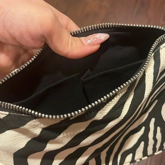Great condition zebra mini bag - Picture 8 of 10